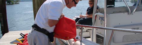 fueling a boat using a portable container